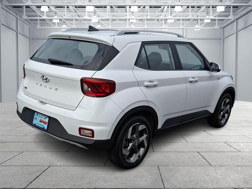 2022 Hyundai VENUE SEL