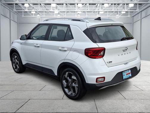 2022 Hyundai VENUE SEL