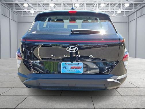 Abyss Black Pearl 2026 Hyundai KONA SE