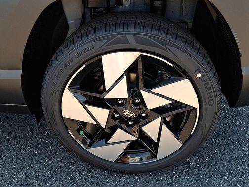 Cyber Gray Metallic 2026 Hyundai KONA Limited