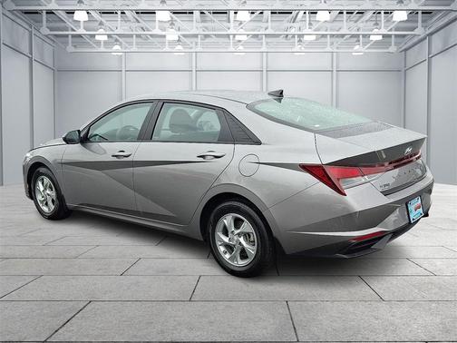 2023 Hyundai ELANTRA SE