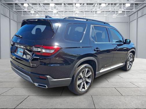 Crystal Black Pearl 2023 Honda Pilot AWD Elite