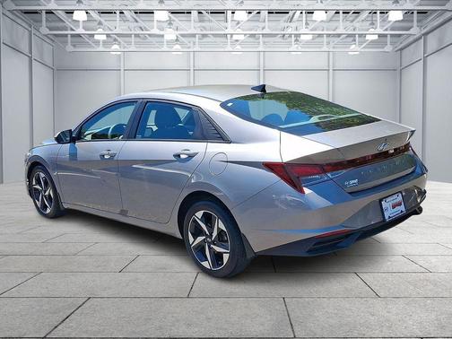 Fluid Metal 2023 Hyundai ELANTRA SEL