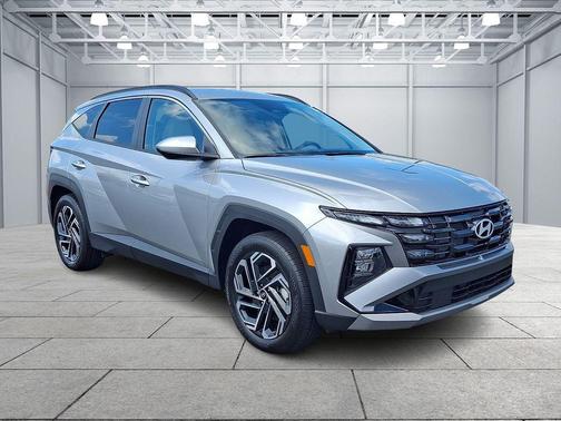 Shimmering Silver 2026 Hyundai TUCSON SEL Plus