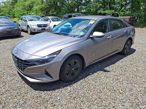 Fluid Metal 2023 Hyundai ELANTRA SEL