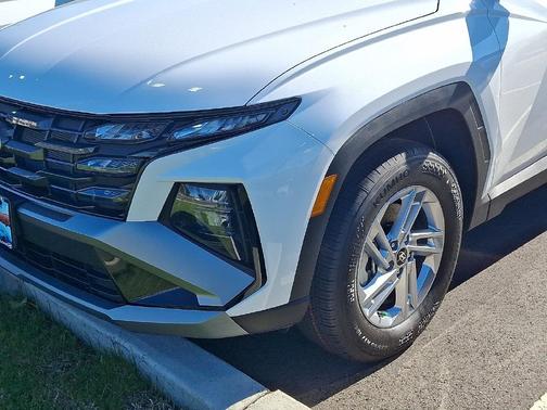 Serenity White Pearl 2026 Hyundai TUCSON SE