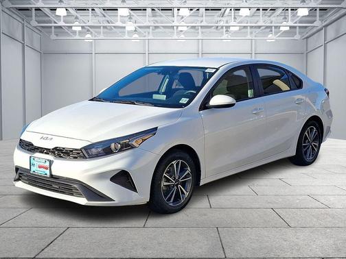 Snow White Pearl 2023 Kia Forte LXS