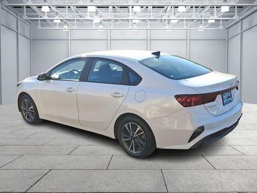 Snow White Pearl 2023 Kia Forte LXS