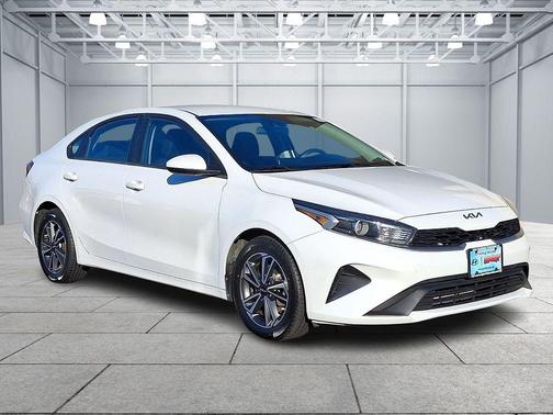 Snow White Pearl 2023 Kia Forte LXS