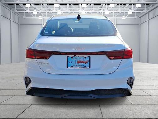 Snow White Pearl 2023 Kia Forte LXS