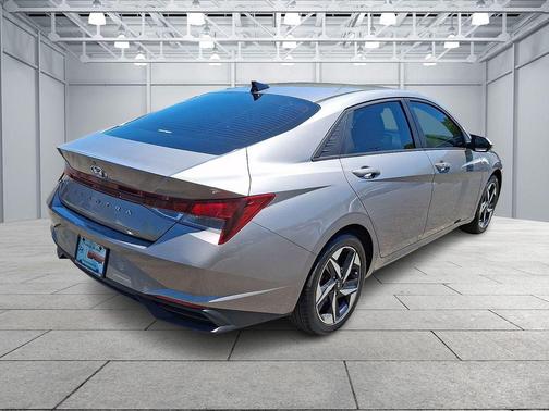 Fluid Metal 2023 Hyundai ELANTRA SEL