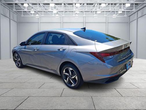 Fluid Metal 2023 Hyundai ELANTRA SEL
