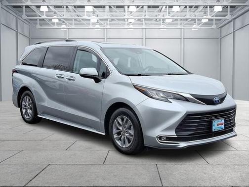2023 Toyota Sienna XLE 7 Passenger