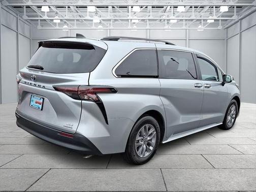 2023 Toyota Sienna XLE 7 Passenger