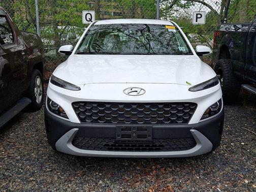 Lunar White 2023 Hyundai KONA SE