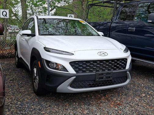 Lunar White 2023 Hyundai KONA SE