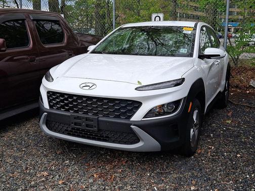 Lunar White 2023 Hyundai KONA SE