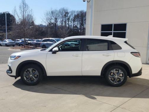 Platinum White Pearl 2027 Honda HR-V LX