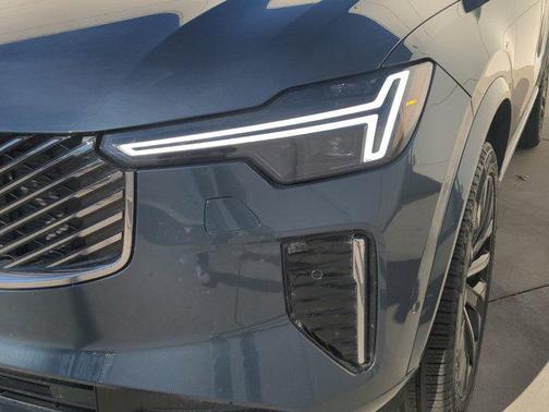 2025 Volvo XC90 B6 Plus 7-Seater