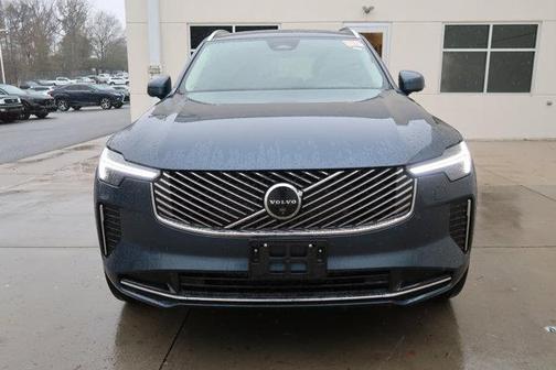 2025 Volvo XC90 B6 Plus 7-Seater