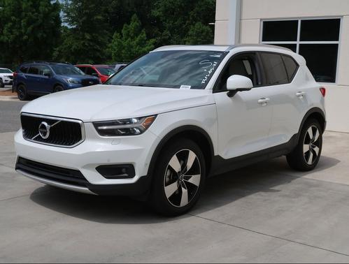 Ice White 2019 Volvo XC40 T5 Momentum