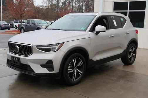 2025 Volvo XC40 B5 Core Bright Theme