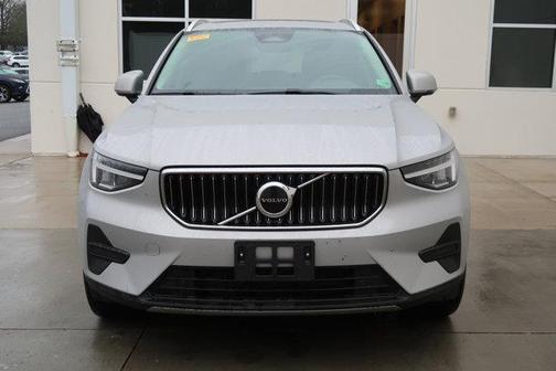 2025 Volvo XC40 B5 Core Bright Theme