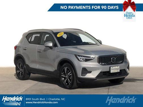 2025 Volvo XC40 B5 Core Bright Theme