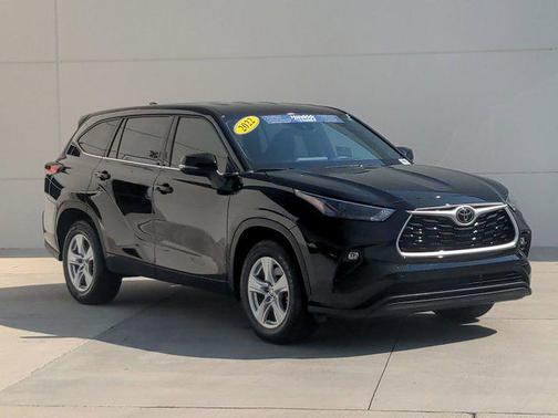 2022 Toyota Highlander LE