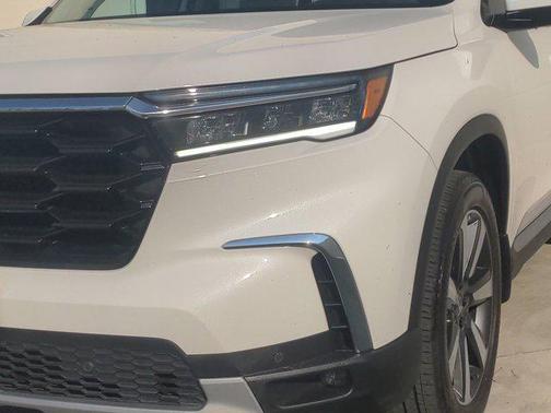 Platinum White Pearl 2025 Honda Pilot Touring 8-Passenger