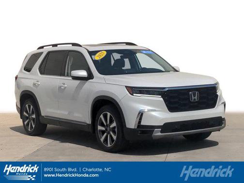 Platinum White Pearl 2025 Honda Pilot Touring 8-Passenger