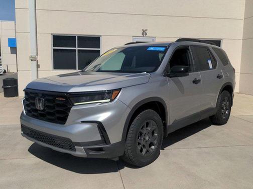 Lunar Silver Metallic 2025 Honda Pilot TrailSport