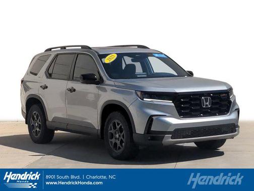 Lunar Silver Metallic 2025 Honda Pilot TrailSport