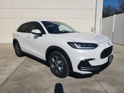 Platinum White Pearl 2026 Honda HR-V LX