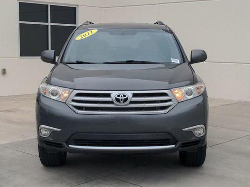 2011 Toyota Highlander SE
