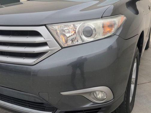 2011 Toyota Highlander SE