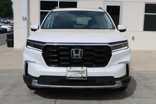 Platinum White Pearl 2024 Honda Pilot Touring 8-Passenger