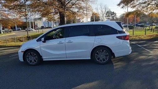Platinum White Pearl 2026 Honda Odyssey Touring