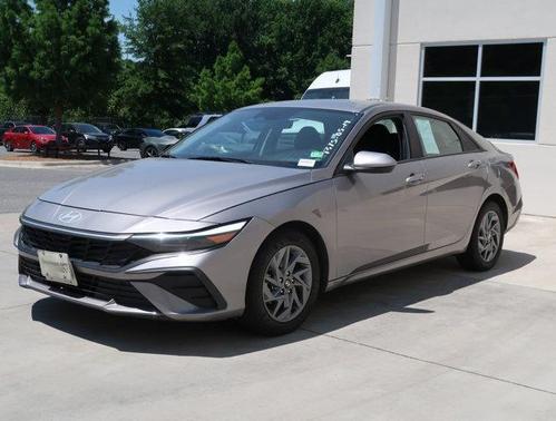 Fluid Metal 2024 Hyundai ELANTRA SEL