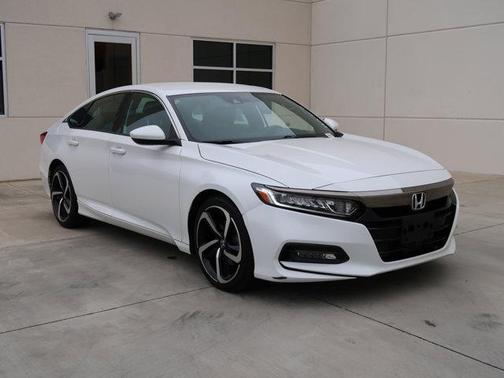 Photo 2 of 33 of 2018 Honda Accord Sport