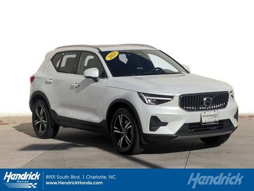 2025 Volvo XC40 B5 Core Bright Theme