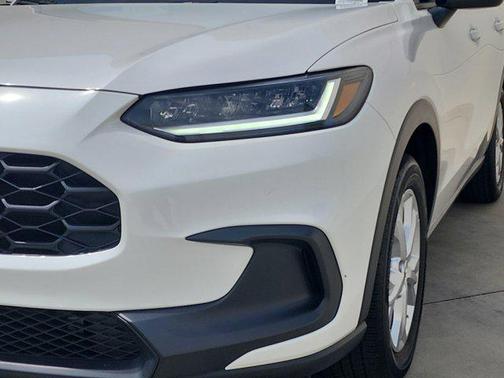 Platinum White Pearl 2024 Honda HR-V LX