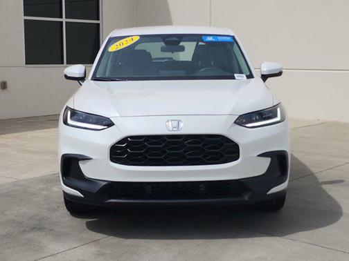 Platinum White Pearl 2024 Honda HR-V LX