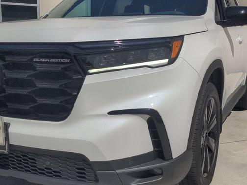 Platinum White Pearl 2025 Honda Pilot Black Edition