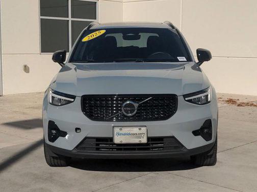 2025 Volvo XC40 B5 Plus Dark Theme
