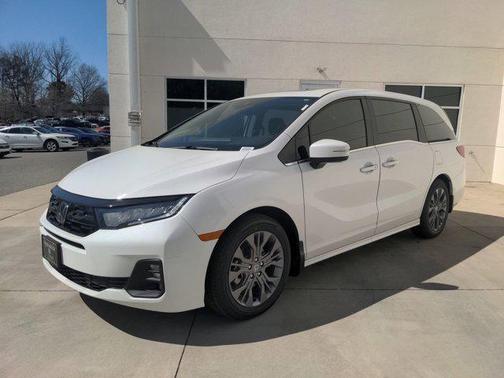 Platinum White Pearl 2026 Honda Odyssey Touring