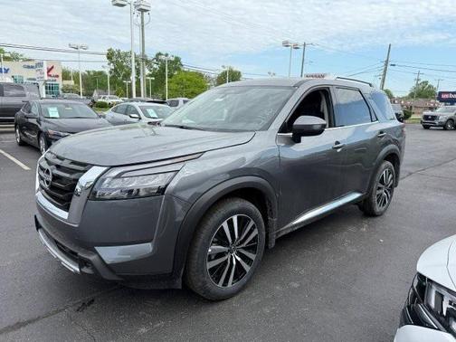 2025 Nissan Pathfinder Platinum 4WD