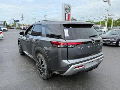 2025 Nissan Pathfinder Platinum 4WD