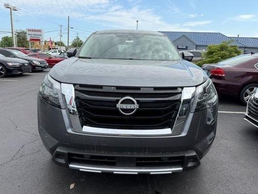 2025 Nissan Pathfinder Platinum 4WD