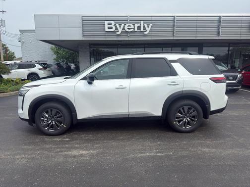 Everest White Pearl Tricoat 2026 Nissan Pathfinder SV